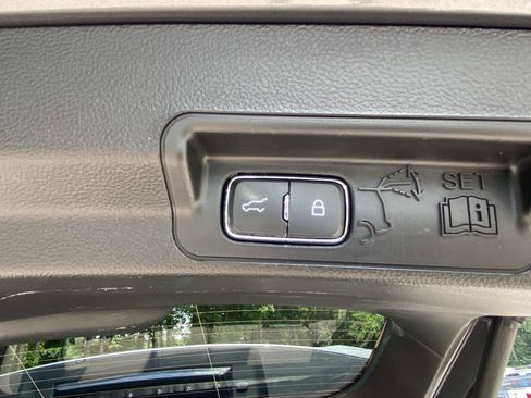Used 2023 Ford Explorer XLT w/ Equipment Group 202A AWD/4WD image 8