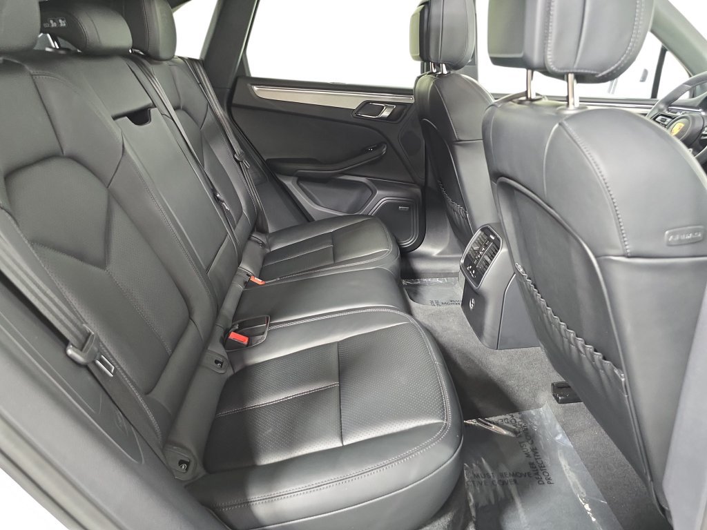 Certified 2026 Porsche Macan AWD/4WD image 26