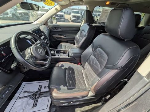 Used 2024 Nissan Pathfinder Platinum AWD/4WD image 8