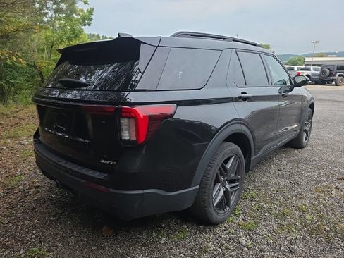 Used 2025 Ford Explorer ST-Line w/ ST-Line Street Pack AWD/4WD image 8