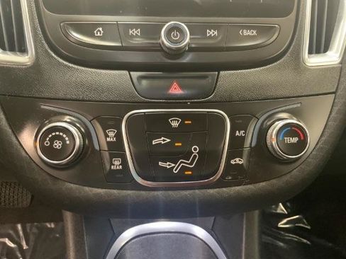 Used 2017 Chevrolet Malibu LT FWD image 15