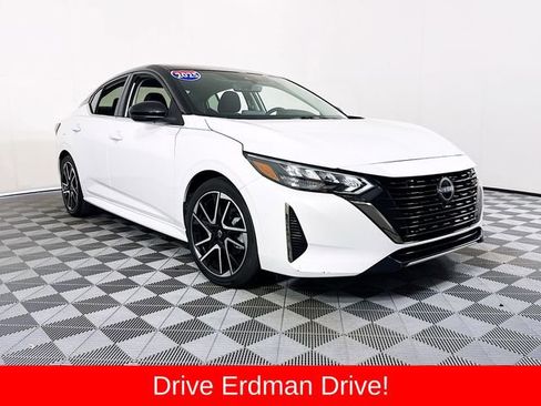 Used 2025 Nissan Sentra SR FWD image 1