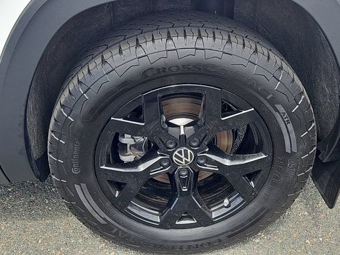Used 2024 Volkswagen Atlas Peak Edition SEL AWD/4WD image 8