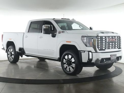 Used 2026 GMC Sierra 3500 Denali w/ Denali Reserve Package AWD/4WD image 2
