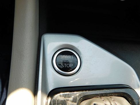 Used 2025 Nissan Altima 2.5 SV FWD image 14