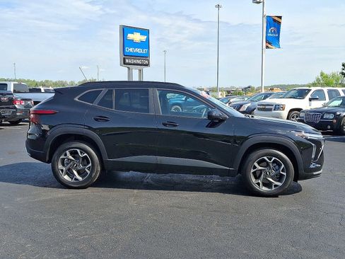 Used 2024 Chevrolet Trax LT FWD image 7