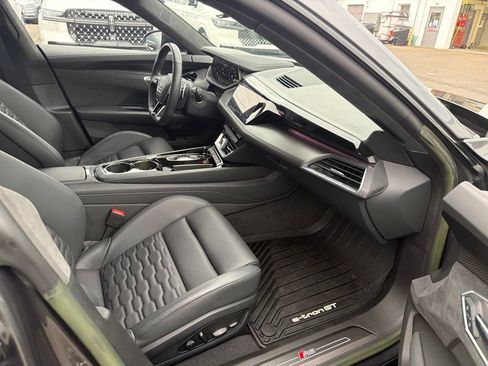 Used 2023 Audi RS e-tron GT w/ Carbon Performance Package AWD/4WD image 15