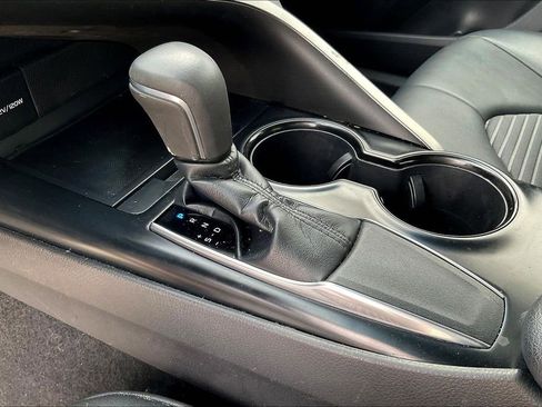 Used 2019 Toyota Camry SE FWD image 15
