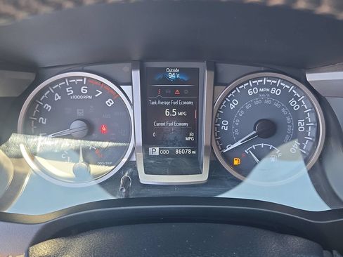 Used 2022 Toyota Tacoma SR5 w/ Technology Package AWD/4WD image 18