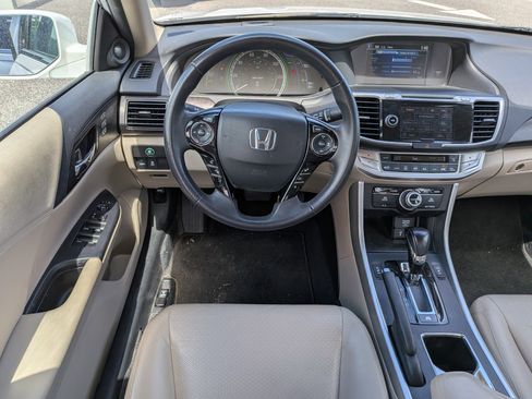 Used 2015 Honda Accord Touring image 13