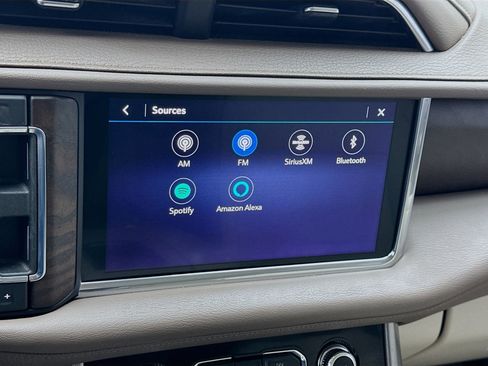 Used 2021 GMC Yukon Denali w/ Denali Premium Package image 11