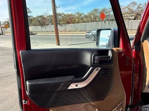 Used 2013 Jeep Wrangler Unlimited Sahara w/ Mopar Chrome Edition Group image 10