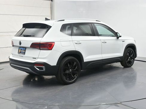 Certified 2022 Volkswagen Taos SE w/ Panoramic Sunroof Package FWD image 25