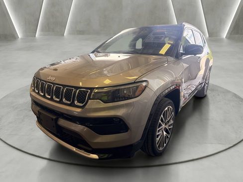 Used 2023 Jeep Compass Limited w/ Elite Group AWD/4WD image 3