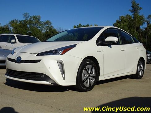 Used 2020 Toyota Prius LE AWD/4WD image 3
