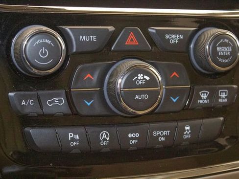 Used 2019 Jeep Grand Cherokee Limited image 28