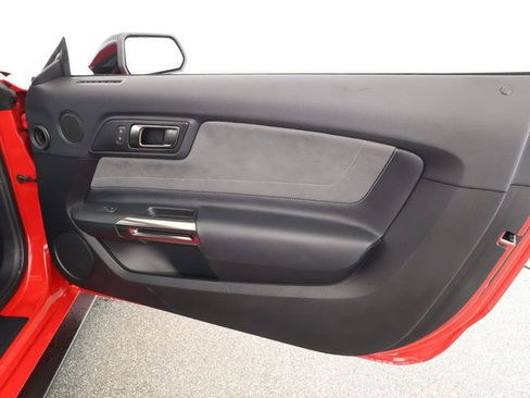 Used 2019 Ford Mustang Shelby GT350 w/ Technology Package image 29