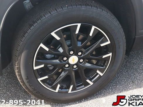 Used 2026 Chevrolet Traverse LT w/ Sun and Wheel Package FWD image 9