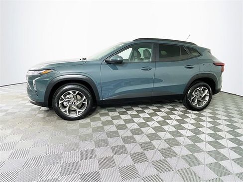 Certified 2025 Chevrolet Trax LT w/ LT Convenience Package image 4