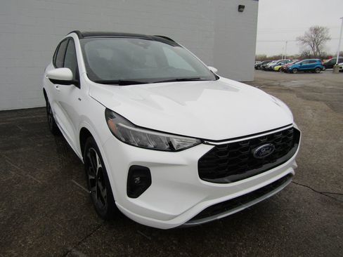 Used 2023 Ford Escape ST-Line Select w/ Tech Pack #2 AWD/4WD image 8
