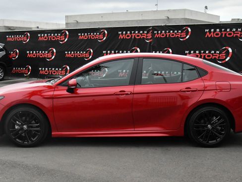 Used 2025 Toyota Camry SE image 4