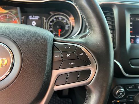 Used 2019 Jeep Cherokee Latitude w/ Cold Weather Group AWD/4WD image 16
