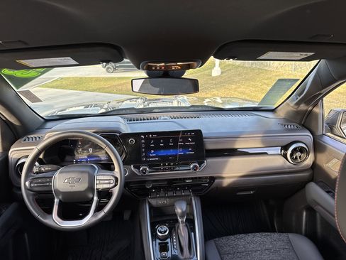 Used 2023 Chevrolet Colorado Z71 image 25