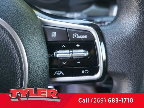 Used 2022 Kia Sorento LX AWD/4WD image 24