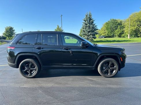 Used 2023 Jeep Grand Cherokee Altitude AWD/4WD image 2