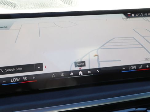 Certified 2025 BMW X7 M60i image 22