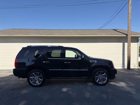 Used 2011 Cadillac Escalade Platinum image 1