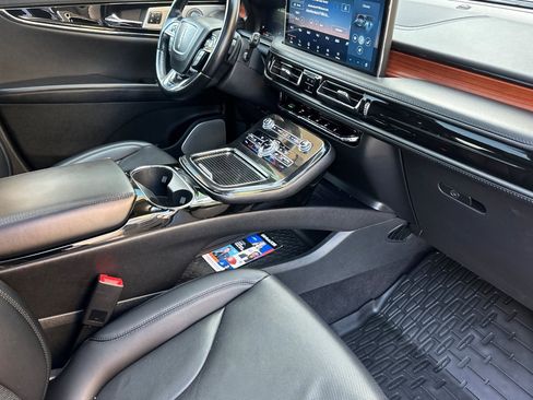 Used 2022 Lincoln Nautilus Reserve w/ Equipment Group 202A image 15