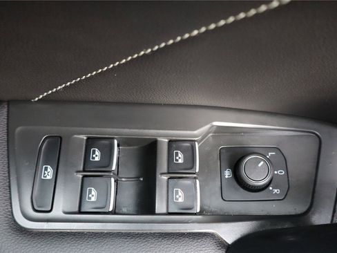 Certified 2024 Volkswagen Tiguan SE R-Line image 13