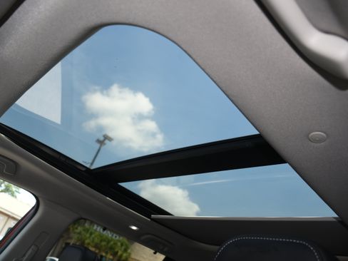 Used 2024 Honda Pilot Touring image 7