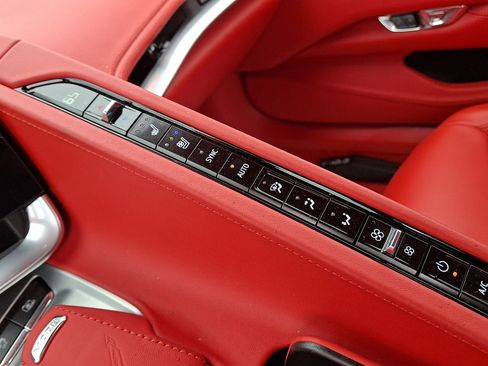 Used 2025 Chevrolet Corvette Stingray Premium Conv w/ Z51 Performance Package RWD image 14