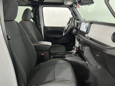 Certified 2024 Jeep Gladiator Sport image 29