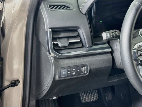 Used 2025 GMC Terrain Elevation w/ Elevation Premium Package AWD/4WD image 4