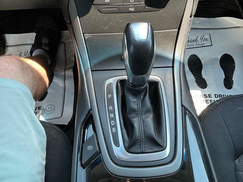 Used 2017 Ford Edge SE AWD/4WD image 25