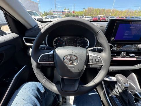 Used 2026 Toyota Highlander XLE AWD/4WD image 21