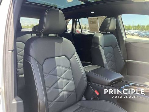Certified 2024 Volkswagen Atlas Cross Sport SE FWD image 34