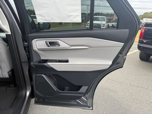 New 2025 Ford Explorer Active w/ Active Comfort Package RWD image 35