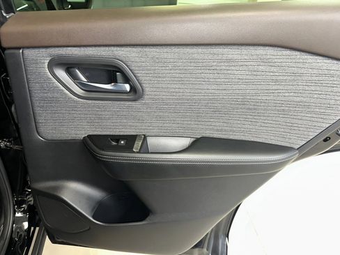 Used 2023 Nissan Rogue SV AWD/4WD image 26