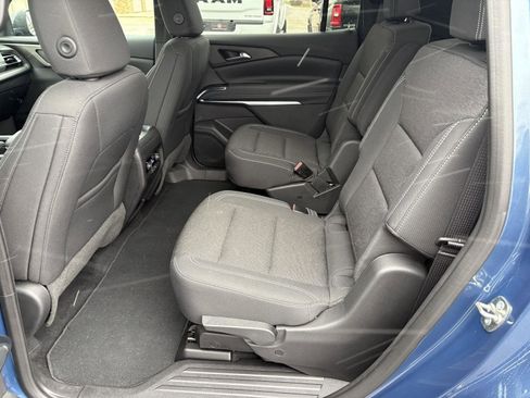 Used 2025 Chevrolet Traverse LT image 19