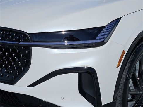 New 2026 Lincoln Nautilus Reserve image 8