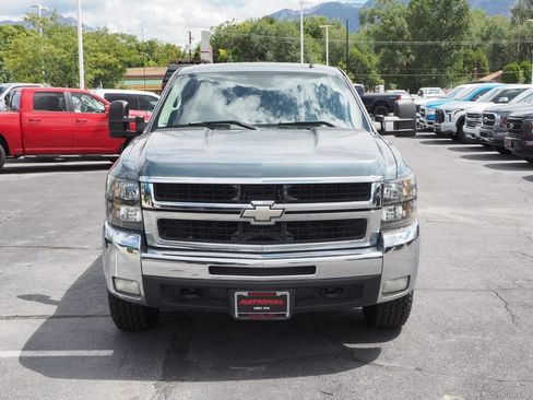 Used 2007 Chevrolet Silverado 2500 LT w/ Suspension Package, Off-Road AWD/4WD image 2