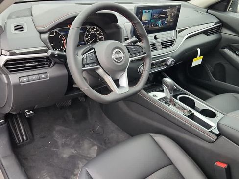 Used 2025 Nissan Altima 2.5 SR w/ SR Premium Package FWD image 11