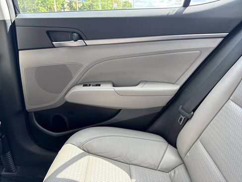 Used 2017 Hyundai Elantra Limited w/ Limited Tech Package 04 FWD image 28