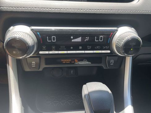 Used 2021 Toyota RAV4 XLE FWD image 27