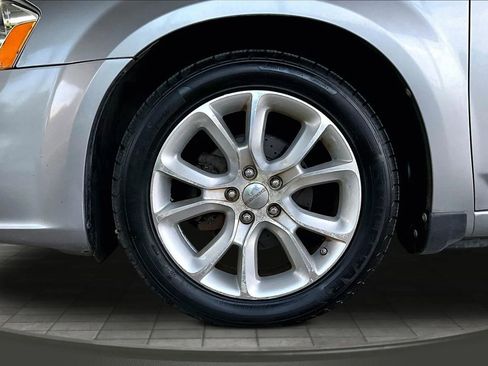 Used 2013 Dodge Avenger R/T FWD image 29