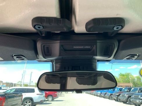 New 2025 Jeep Gladiator Sport image 18